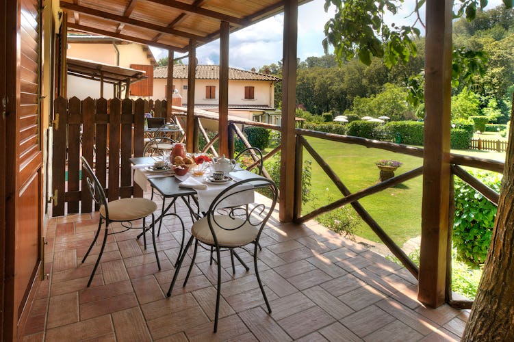 Agriturismo Valleverde: Terraces and patios bring you closer to the beauty of Tuscany